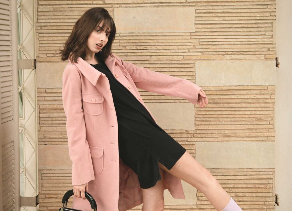 سه راه برای مدل دادن به کت صورتی